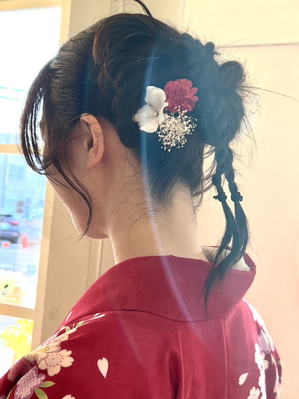 華やかな袴姿とトレンドの「カチモリヘア」♪