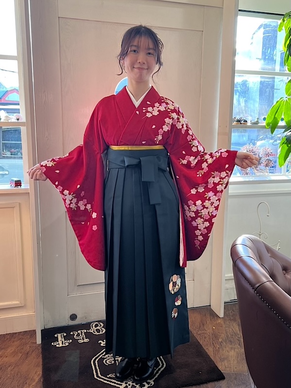 華やかな袴姿とトレンドの「カチモリヘア」♪